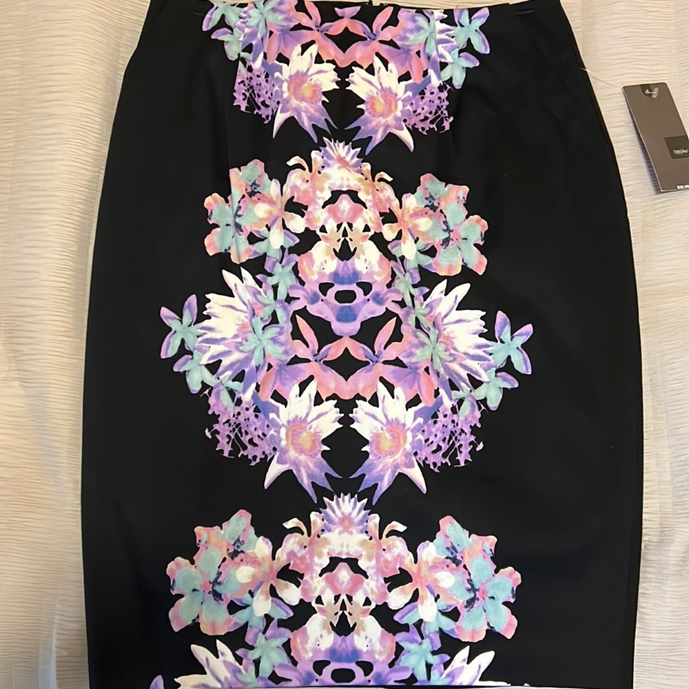 Floral pencil skirt.